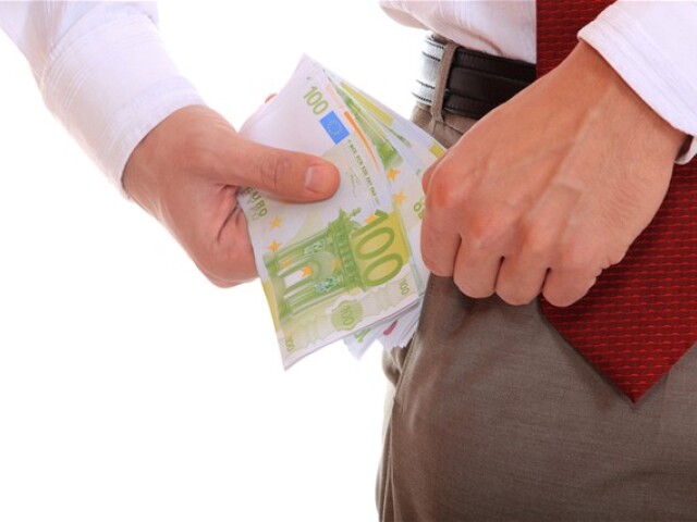 peniaze, bankovky, sporenie, úspory, euro, eurá