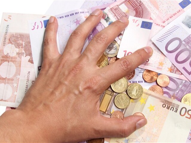 peniaze, euro, eurá, bankovky, mince, úver, hypotéka, splátka