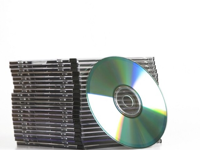 CD médium, DVD, cédéčko, napaľovačka, mechanika, počítač, dáta, filmy, hudba, mp3, pornografia, nelegálny obsah