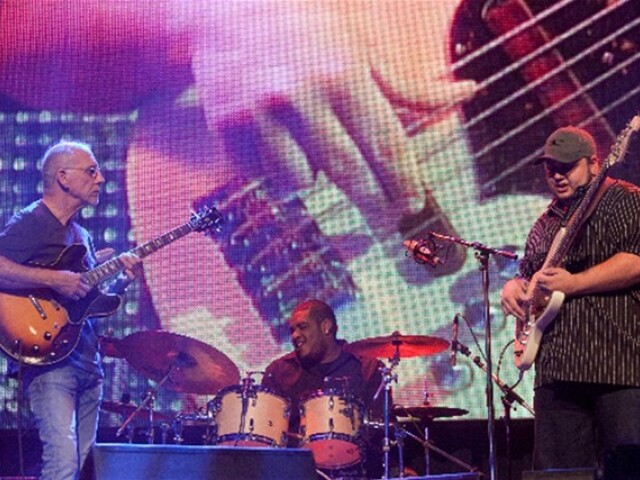 Larry Carlton Trio potešilo fanúšikov gitarového džezu.