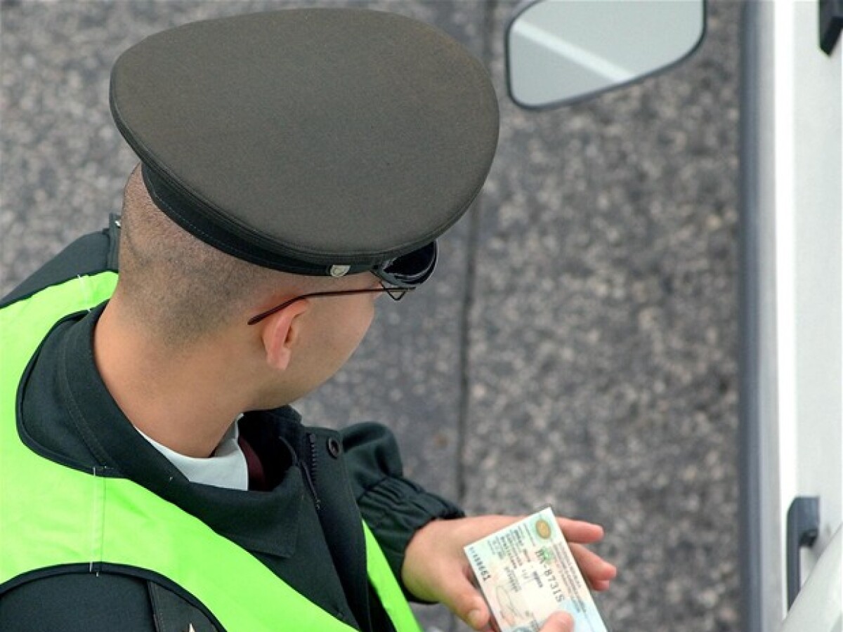 vodičské preukazy, vodičák, policajt, kontrola