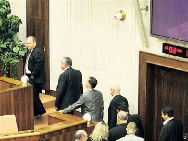 poslanci, parlament, nr sr