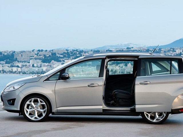 Grand C-Max dostal zadné posuvné dvere.