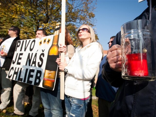 pivo, protest, protesty, demonštrácia