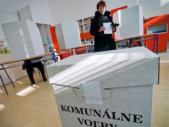 komunálne voľby, volič, urna, lístok
