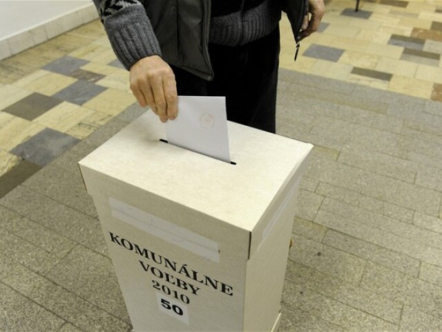 komunálne voľby, volič, urna, lístok