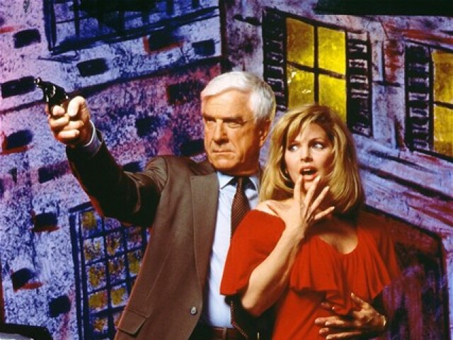  Leslie Nielsen a Priscilla Presleyová vytvorili mileneckú dvojicu v sérii Bláznivá strela.
