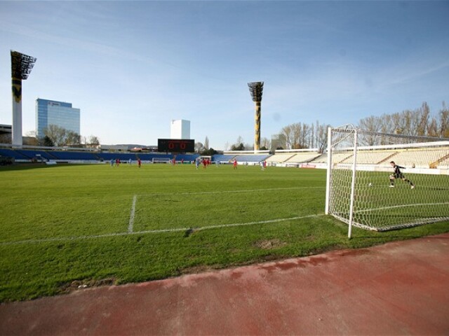 Prádzne tribúny, Slovan, Pasienky