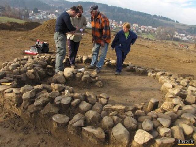 vykopávky, archeológovia, diaľnica