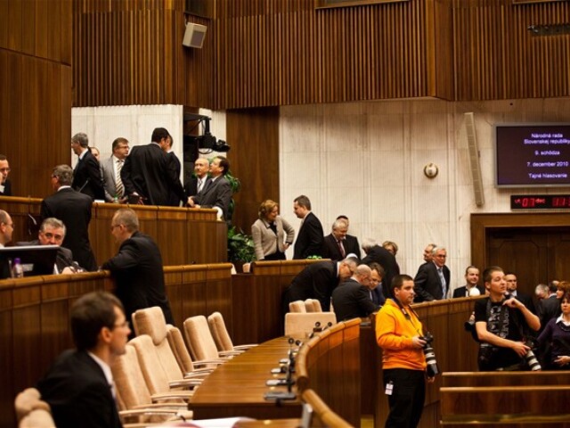 poslanci, parlament, voľba prokurátora, hlasovanie