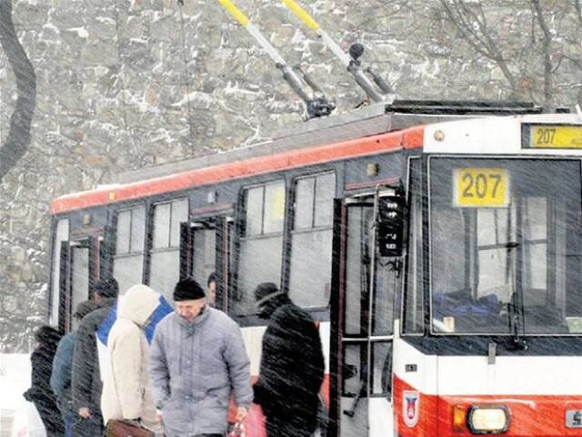 autobus, mhd, cestujúci, sneh, počasie, zima