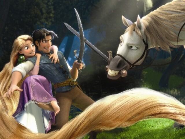 Rapunzel, Flynn Ryder a kôň Maximus.