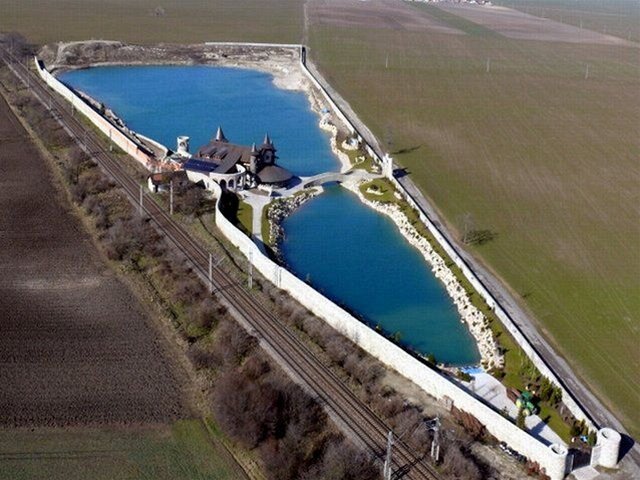 dom, senec, železnice, talapka