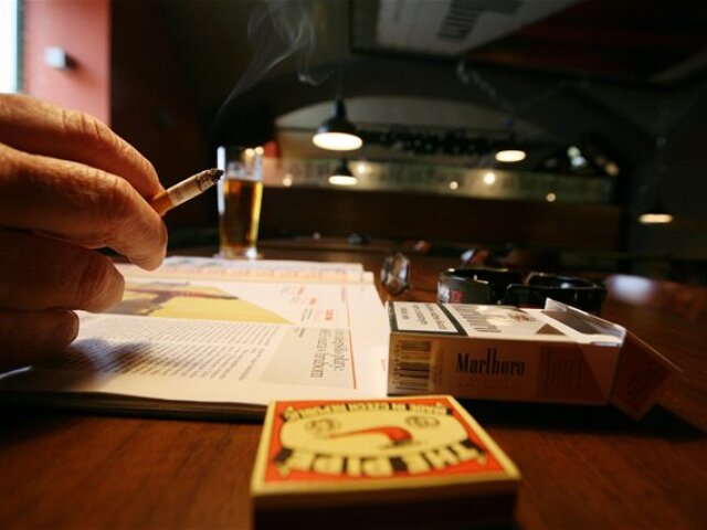 fajčiar, cigareta, cigarety, fajčenie, zápalky