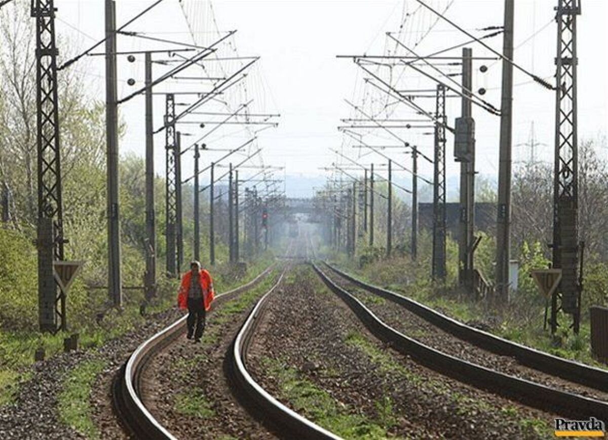 koľajnice, železnica, trať