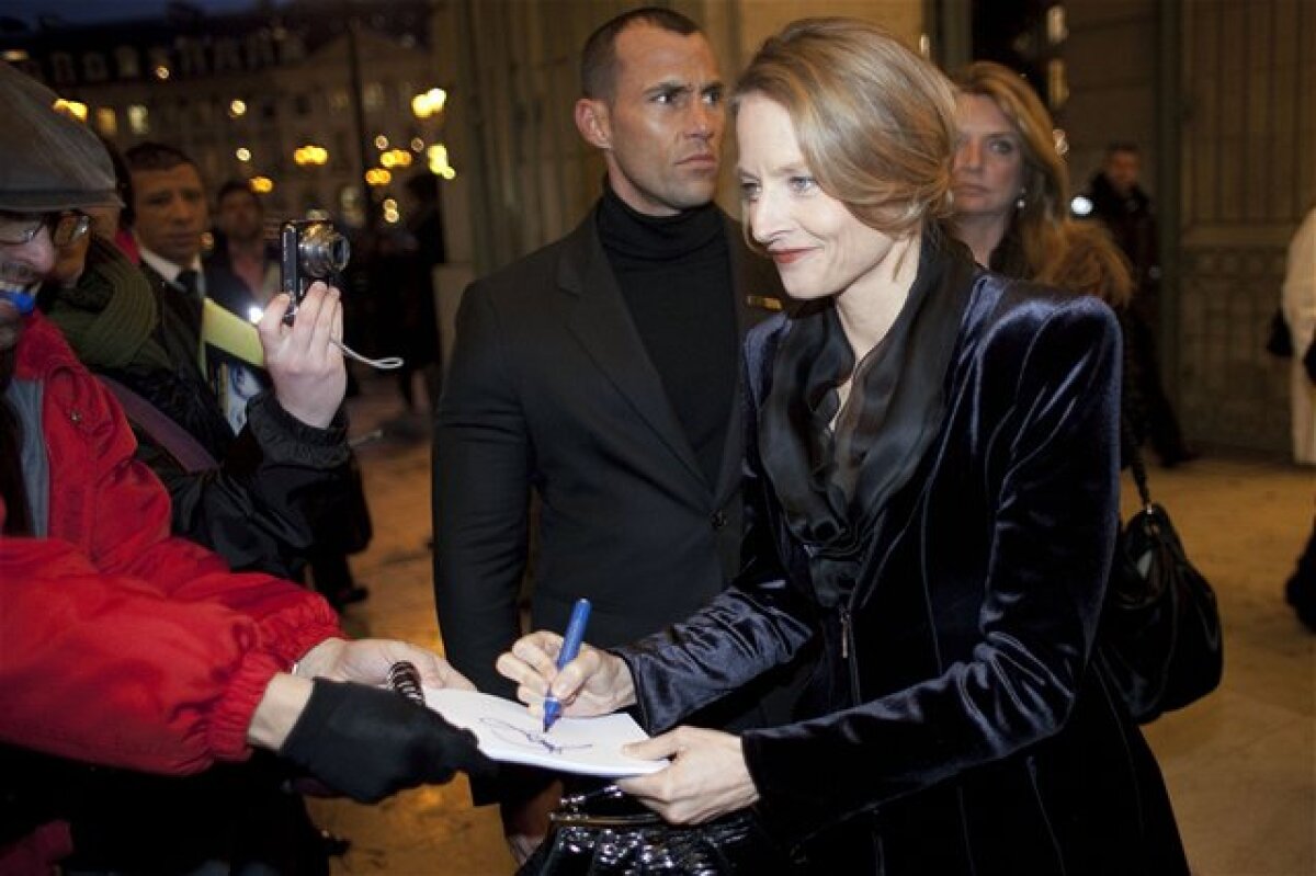 Armani Privé - haute couture - Paríž - jar-leto 2011 - Jodie Foster