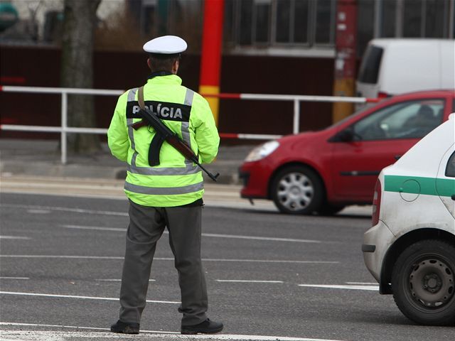 polícia, policajt, samopal