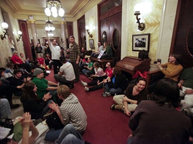 Wisconsin, protest, odborári, senát