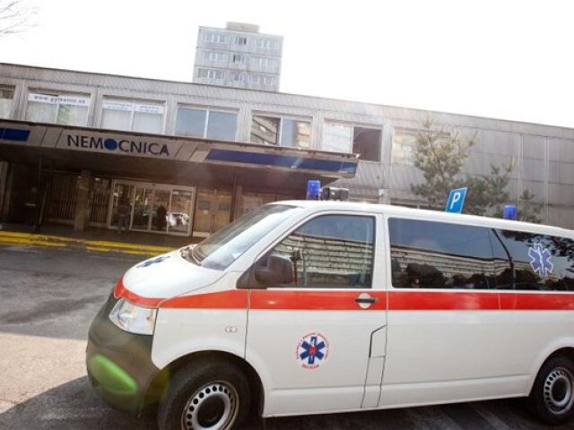nemocnica, sanitka