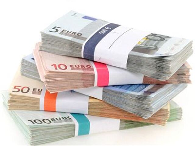 Peniaze, euro, mena