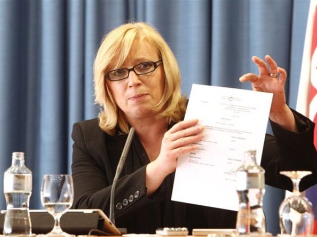 Iveta Radičová, daňový úrad