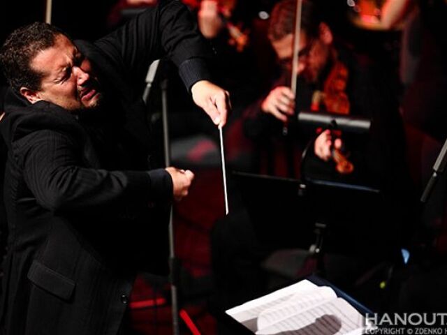 Oskar Rózsa na vlaňajšom festivale Viva Musica! dirigoval symfonický orchester pri kompozícii Hrana Mareka Brezovského.