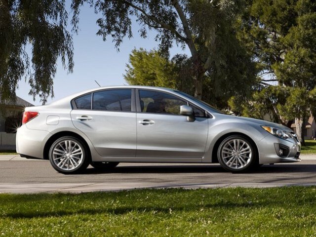 Impreza sedan má podobné línie ako väčšie Legacy.