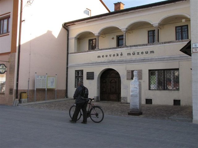 Busta Ďurčanského, námestie, Rajec