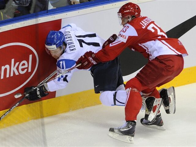 Leo Komarov, Julian Jakobsen