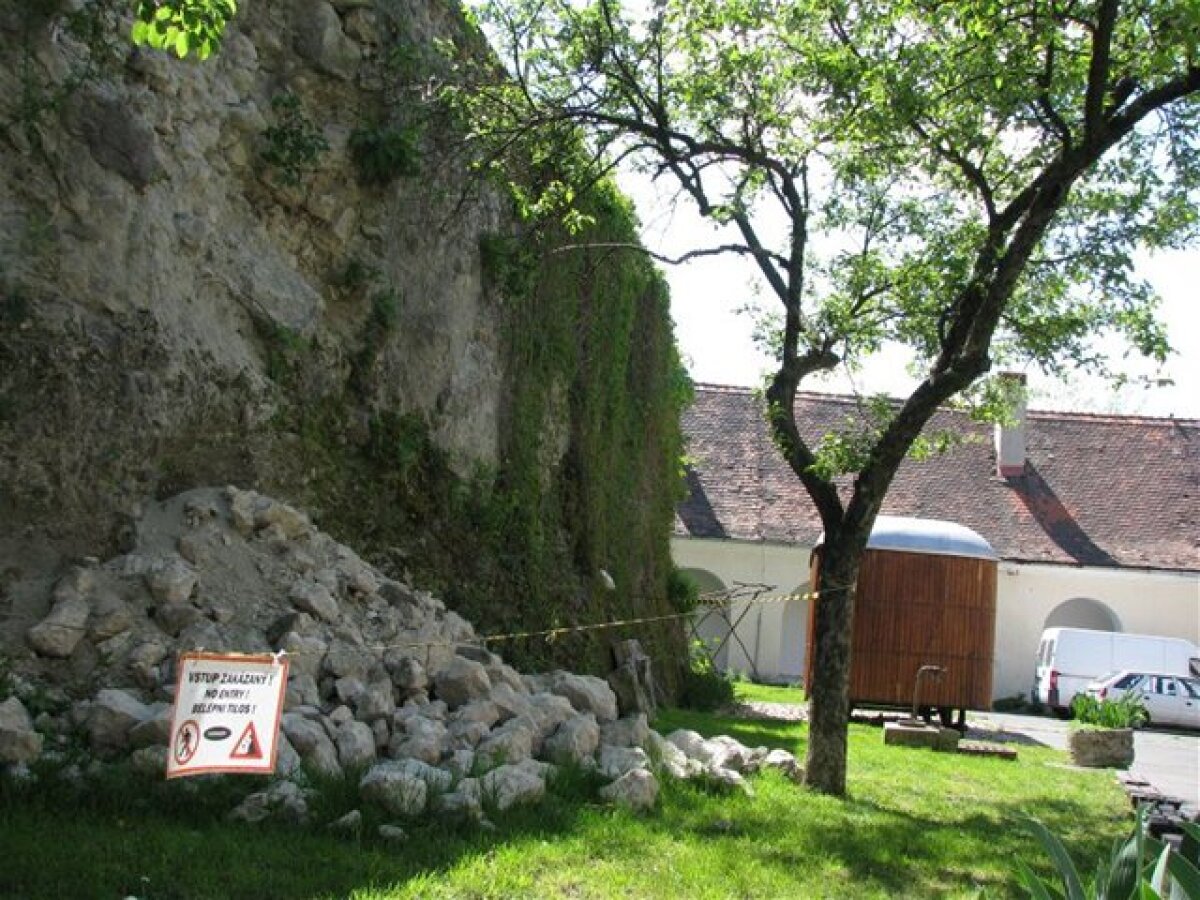 Modrý Kameň, hrad, zrúcanina