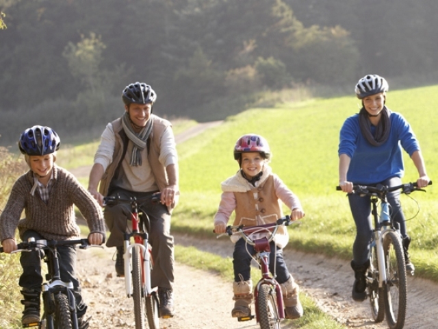 rodina, deti, cyklistika, bicyklovanie, bicykel, výlet, dovolenka, príroda, cyklocesta