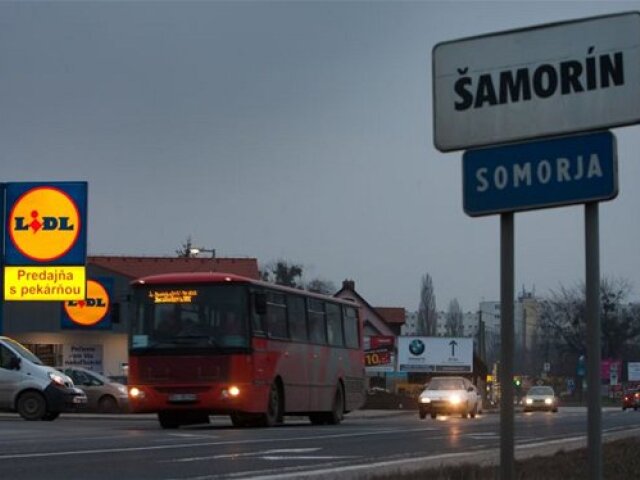 Šamorín, zákon o jazykoch menšín