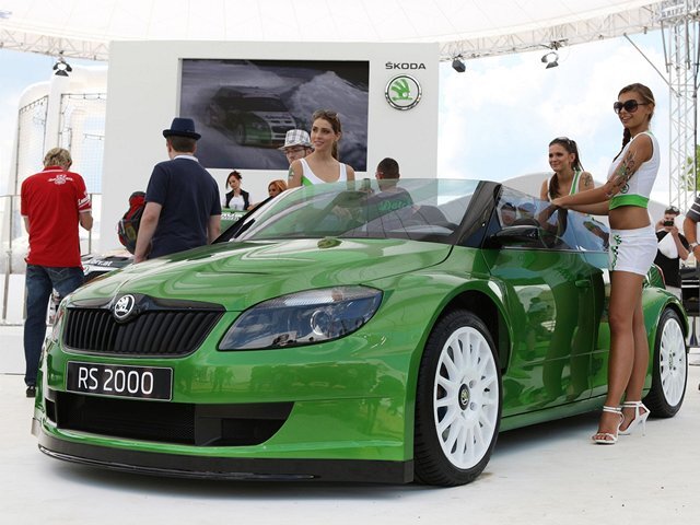 Originálny zelený lak stajne Škoda Motorsport nesmie chýbať.