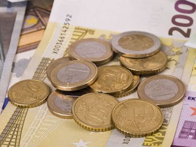 Peniaze, euro, mena