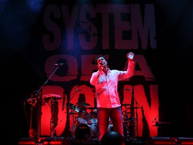 Spevák Serj Tankian vystúpil na Novarocku so System of a Down.