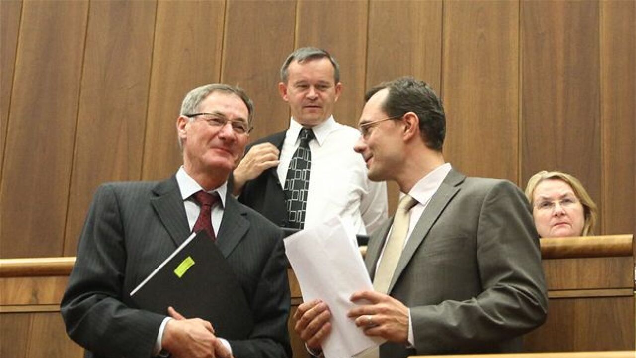 Zákonník práce: Každá strana si rieši svoje - Domáce - Správy - pravda.sk