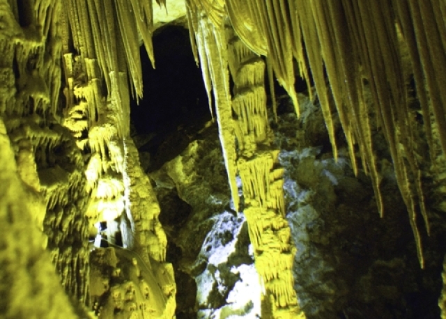 jaskyňa, kvaple, stalaktity, stalagmity, stalagnáty, podzemie
