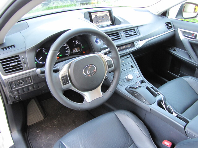 Interiér si to luxusom môže rozdať aj väčšími Lexusmi.