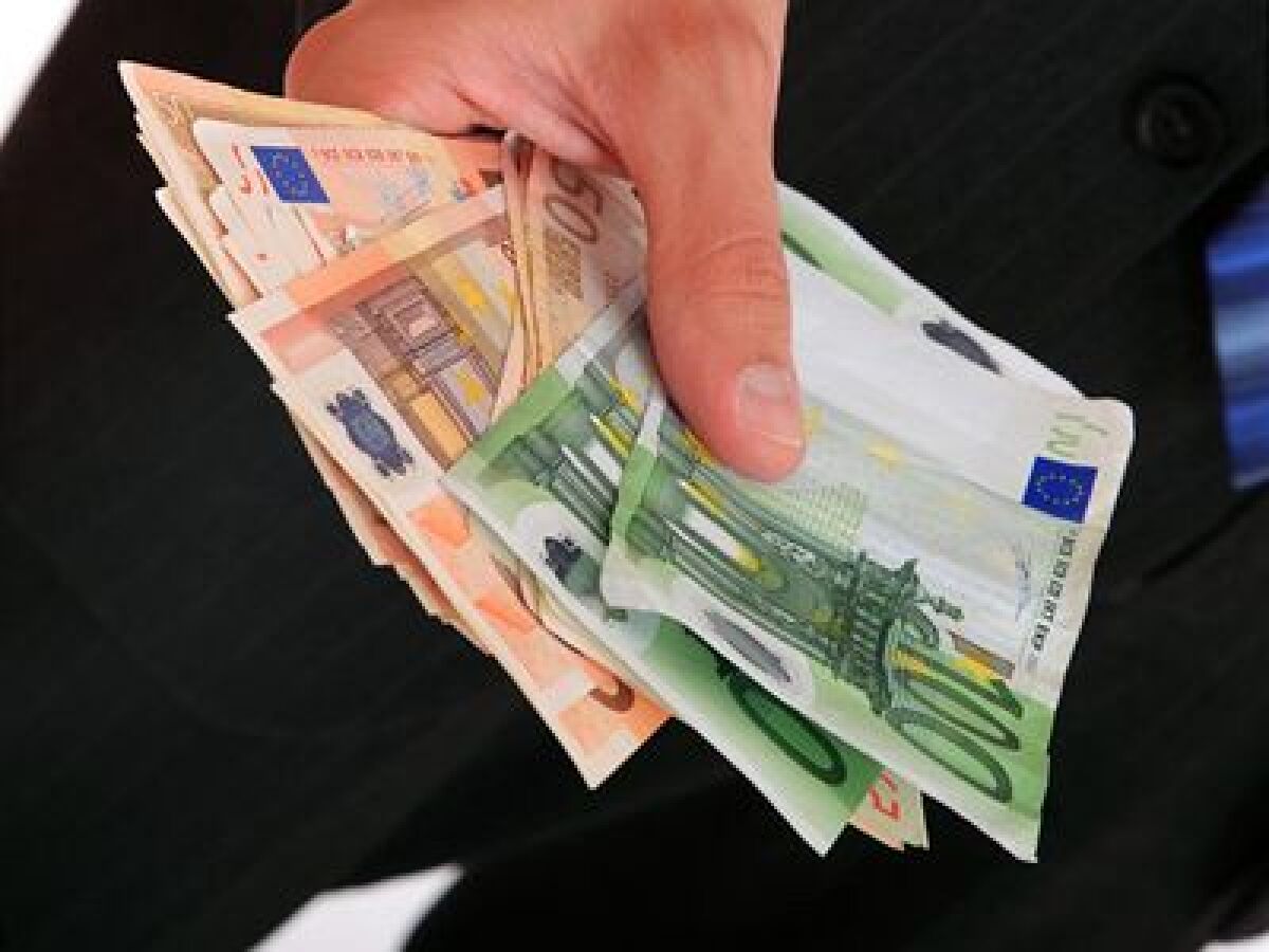 Euro, peniaze, plat, mzda