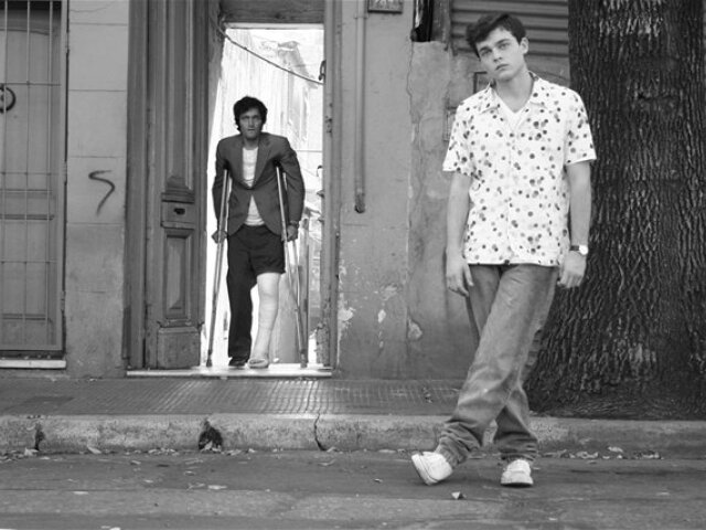Alden Ehrenheich (vpravo) a Vincent Gallo vo filme Francisa Forda Coppolu Tetro. Festival Cinematik ho spolu so Stromom života uvedie v sekcii Hore dolu prúdom.