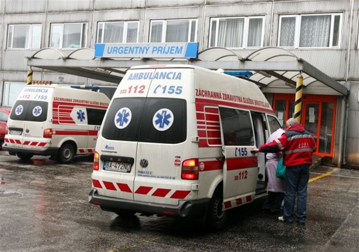 sanitka, nemocnica, urgentný príjem