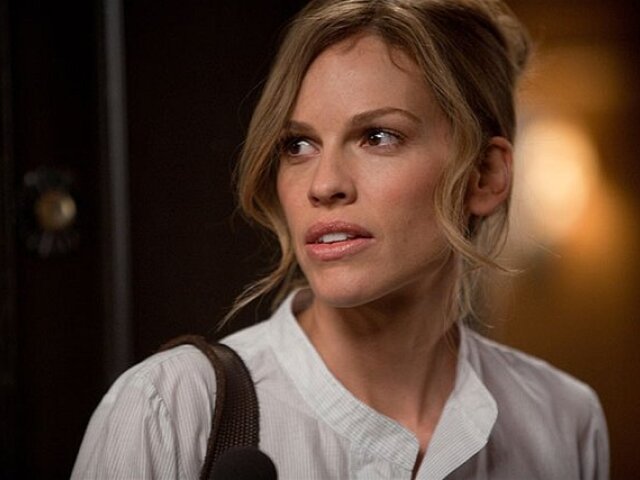 Hilary Swanková vo filme intímna pasca.