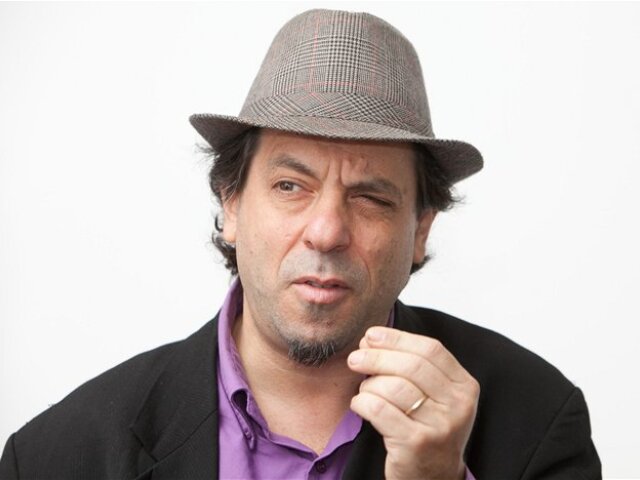 Frank London spolu s kapelou The Klezmatics prináša klezmer do všetkých kútov sveta už 25 rokov.