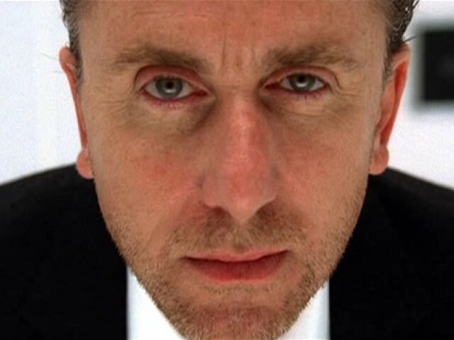 Tim Roth v seriáli Klamári.