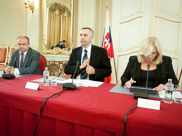 mimoriadne zasadanie vlády, vláda SR