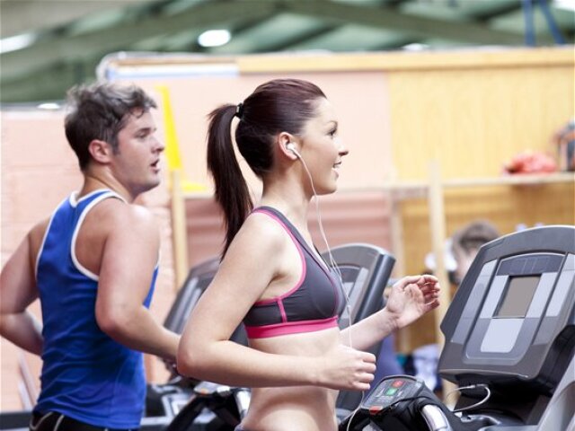 beh na páse - fitness-centrum - cvičenie pod strechou