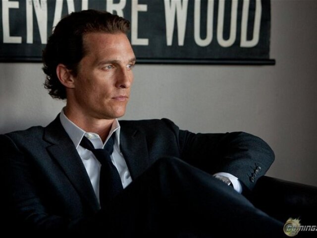 Mathew McConaughey si v úlohe obhajcu Micka Hallera zopakoval typ postavy, ktorá mu v roku 1996 v snímke Čas zabíjať otvorila cestu do prvej hollywoodskej ligy.
