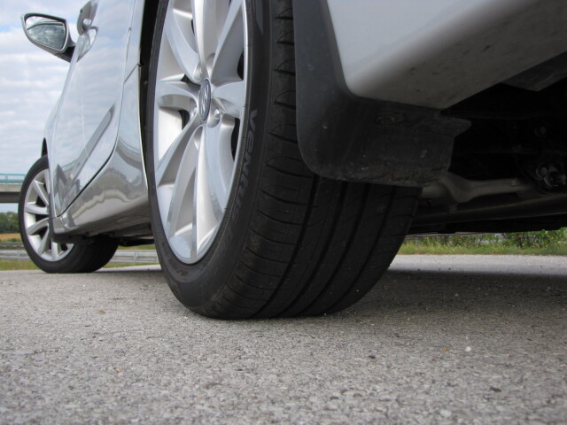 Testovaný exemplár obúval kórejské pneumatiky Hankook Ventus Prime 2 s rozmermi 215/50 R 17.