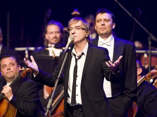 Miro Žbirka chce svoj album, ktorý nahral so symfonickým orchestrom, predstaviť aj na koncertoch na Slovensku.