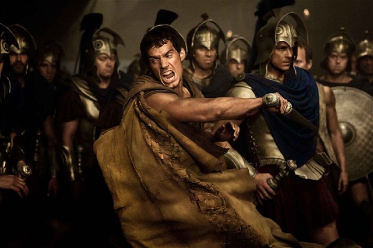 Henry Cavill hrá vo Vojne bohov Tézea.
